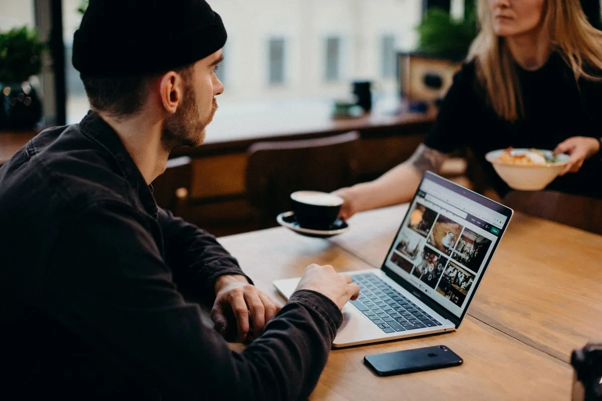 Designing a fast, mobile-friendly restaurant website on a laptop